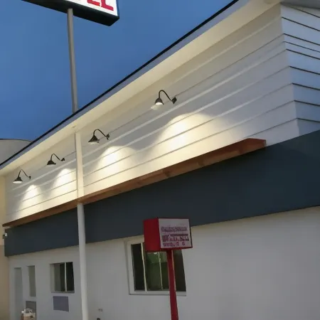 The Belmont Shore Inn