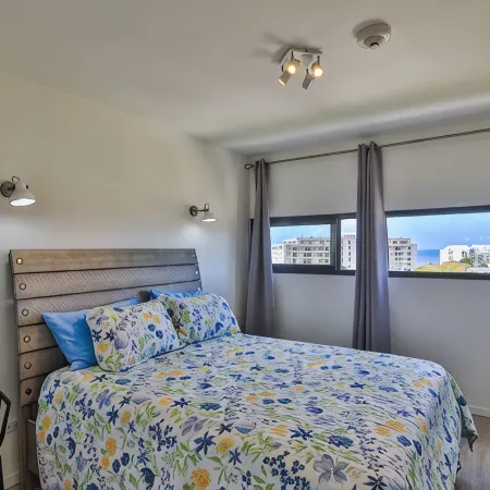 Oceanview 2BR-walking distance to Mullet bay Beach