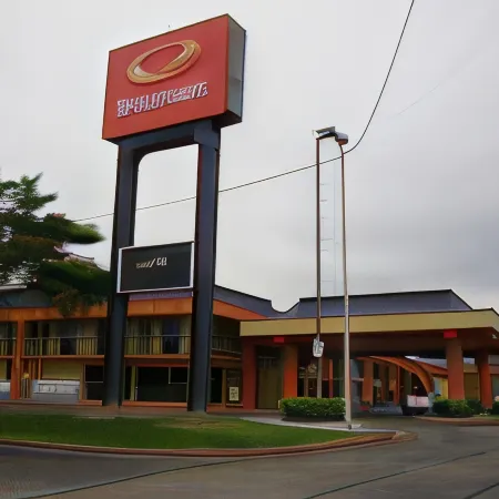 Econo Lodge Inn and Suites - Jackson