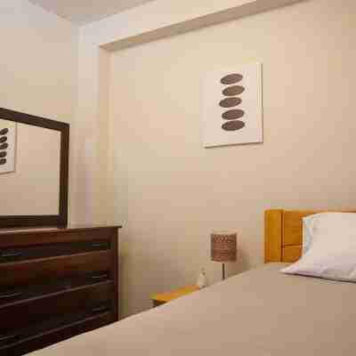 Ruinas: Spacious 2-Bedroom Apartment in San Blas Market Area. Big Kitchen! Rooms