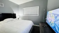 Luxury 4 Bed 2.5 Bath Home near O'Hare Airport - บังกะโล