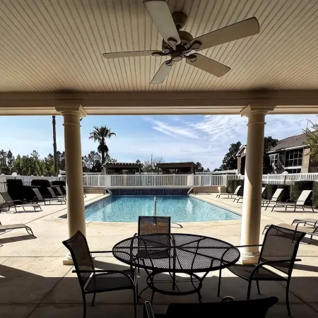 Upgraded condo close to Beach