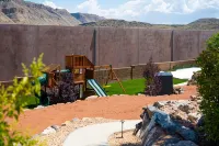 Large 9 Bedroom Home w/Private Pool, Indoor Sports Court & Arcade Room - ブティック