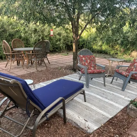 Close to Plaza!Charming Private 2 bedroom Casita, 2 fenced quiet courtyards