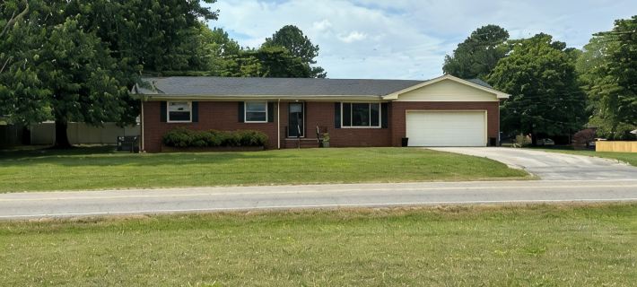 Charming newly remodeled 3-bedroom house in the heart of Cleveland Tennessee Hotels in Cleveland