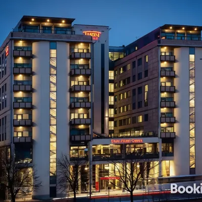 Thon Hotel Opera Hotels near She Lies