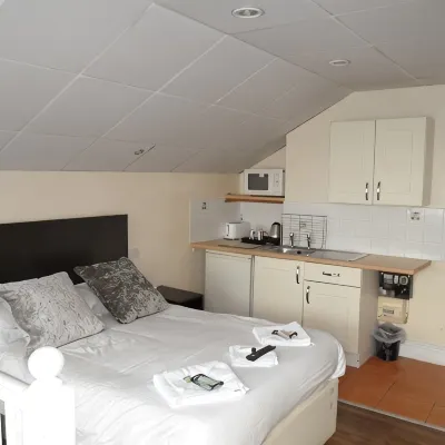 آنزي بانزي هوتل آند أبارتمنتس Hotels near شاطئ بلاكبول بليجور