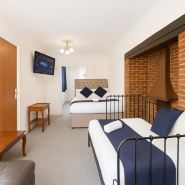 All Seasons Guest House Gatwick & Airport Parking