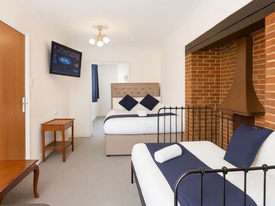 All Seasons Guest House Gatwick & Airport Parking