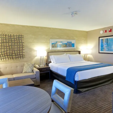 Holiday Inn Express FARGO-WEST ACRES by IHG
