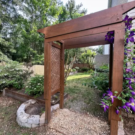 Walk to Manteo Waterfront • 3Br Retreat • Outdoor Shower + Spacious Decks