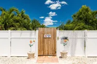 Dragonfly Lite – A tropical oasis with your own heated saltwater pool to enjoy! - สระว่ายน้ำส่วนตัว