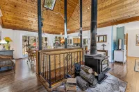 Cozy 5 Br 4BA Cabin Pool Table Game Rm 2.5 Acs BBQ Dogs on Way to Grand Canyon - 小木屋