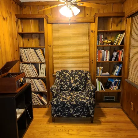 Adorable 3 bedroom with large backyard great for family fun