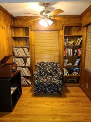 Adorable 3 bedroom with large backyard great for family fun - Jacuzzi