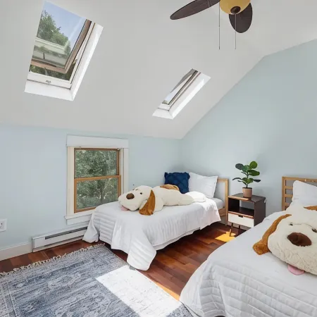Quaint Downtown Jamestown R.I. Home -Walking distance to Newport Ferry and Beach