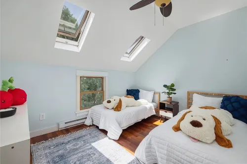 Quaint Downtown Jamestown R.I. Home -Walking distance to Newport Ferry and Beach - Wifi