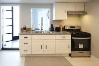 Modern Studio Duplex -15 min to Beach - 2-Star