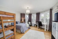 Historic 10 Bedroom 6 Bath Victorian ~ 2 Blocks to Cathedral ~ Hidden Arcade - balcony