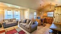 Star Valley cozy log cabin close to the Chickasaw National and Turner Falls Park