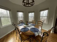 Cozy, 2/2 surrounded by trees and mountains - 2つ星