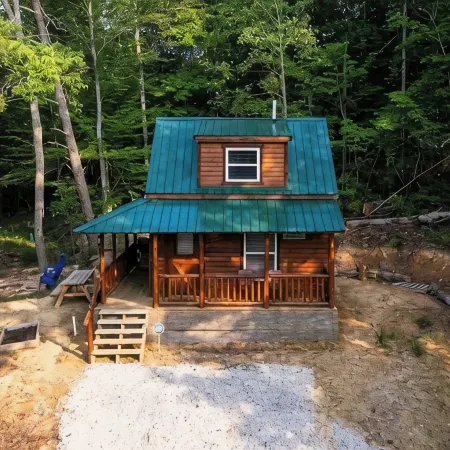 Cozy Couples Cabin Near Red River Gorge and Hollerwood