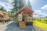 Rainforest Retreat Tiny Home: Bohemian Cottage