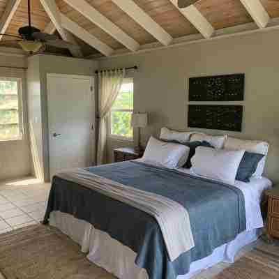 Breezy Hilltop, Hart Bay View, only minutes from town Rooms