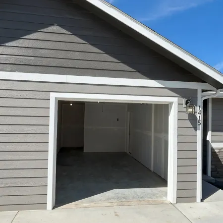 Classy and Cozy Brand New Townhouse!