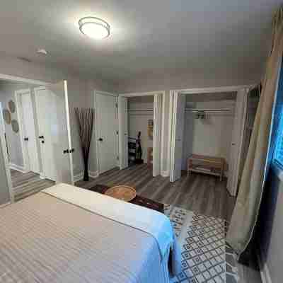 Chic & Cozy Plaza Midwood Gem-1 bedroom condo with A/C Rooms