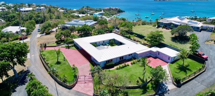 Exquisite Courtyard Villa on St. Thomas East End / Ocean Views + Modern Comfort Hoteles en East End