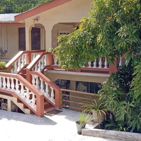 FAMILY GETAWAY LOCATION Spacious four-bedroom home near beaches