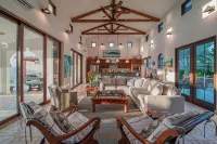 BEACHFRONT 5BR Luxury Villa "Carolina Del Mar", Memorable Sunset Views. - 프라이빗 풀