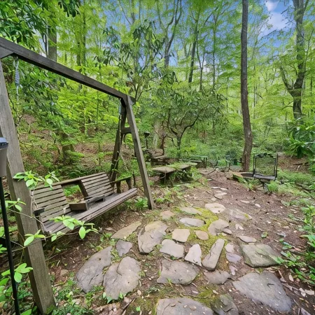 Modern, Luxurious Cabin for Two Located on a Cascading Waterfall.