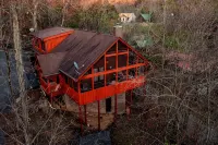 Entire Cabin! Hot Tub!  Sleeps 12 4 BD/4BA. 1 Mile to Convention Center - Hytter