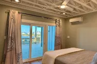 The Ripple Effect-Brand New & Waterfront - 360 Degree Water! - balcony