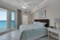 PENTHOUSE - TOP FLOOR - BEACHFRONT & CHAIRS - POOL - BALCONY - GYM-NEW ELEVATORS - ジャグジー