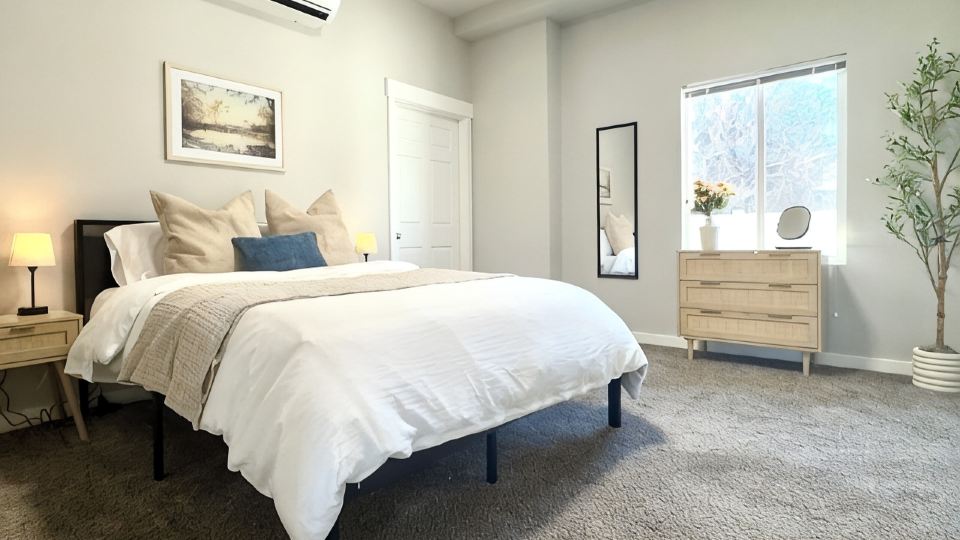 Quiet 2Br Condo Near Downtown
