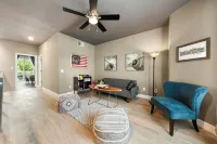 Welcome to the Capital! 2 Bed 2 Bathroom, Loft-style townhome in West Sacramento - de charme
