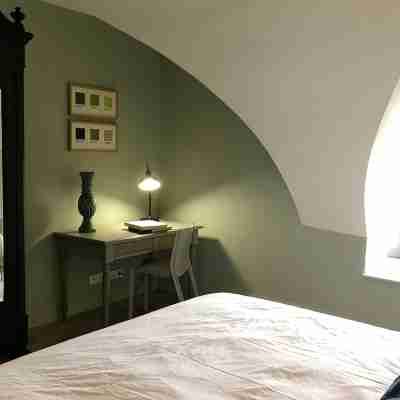 Former convent from the 17th, renovated, private garden, Beaune center Rooms