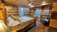 4 Bedroom lodge on wooded land with heated swimming pool and hot tub - Chalets