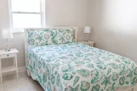 NEW! The Seafoam Bungalow - close to beaches! - 2-Star