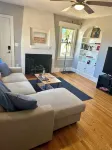 Cozy 3-bedroom cottage right off campus with stunning view of Radford University - WiFi