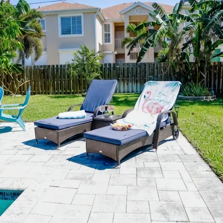 Escape to Paradise: Cozy Poolside Retreat in Bonita Beach