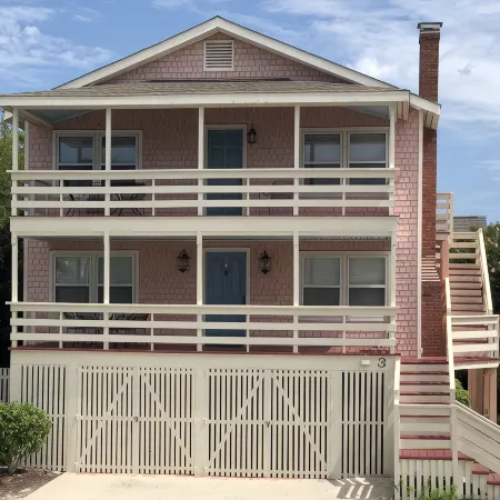 Captain's Quarters: Main Floor Suite of Classic 1940's Beach Cottage Duplex