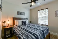 Abi's Place, No Stairs! Central Location!  Stylish!  3 BDRM 2 BA, Pool Available - 4つ星