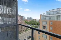 "Melody of Evanston" 3BD, 2BA UrbanLux Condo - WiFi