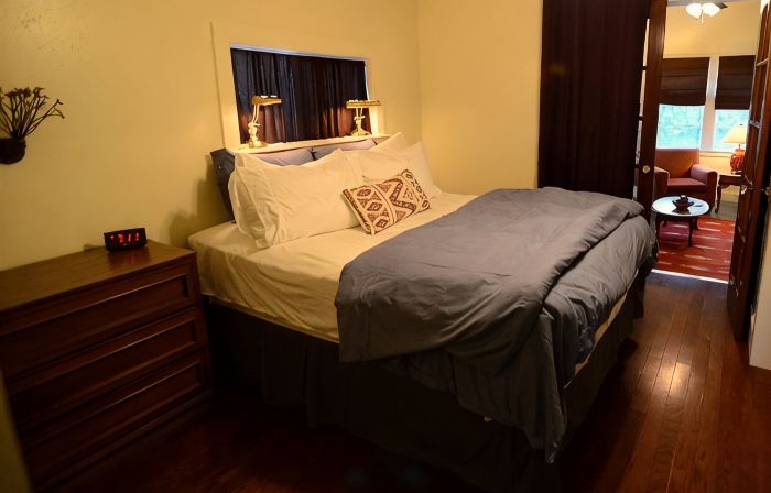 College District Art House - Patio - Walk to Downtown - Sleeps 5