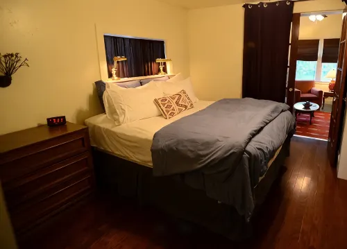 College District Art House - Patio - Walk to Downtown - Sleeps 5 - واي فاي