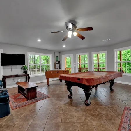 Smith Lake ,Off I65,Sleeps 25, Rocket Fiber Internet!  Deep Water, Pets Ok.